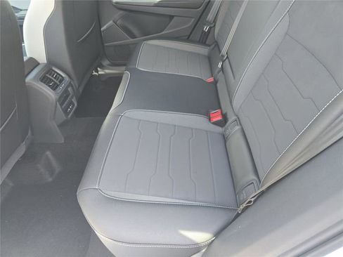 New 2026 Volkswagen Taos SE FWD image 12