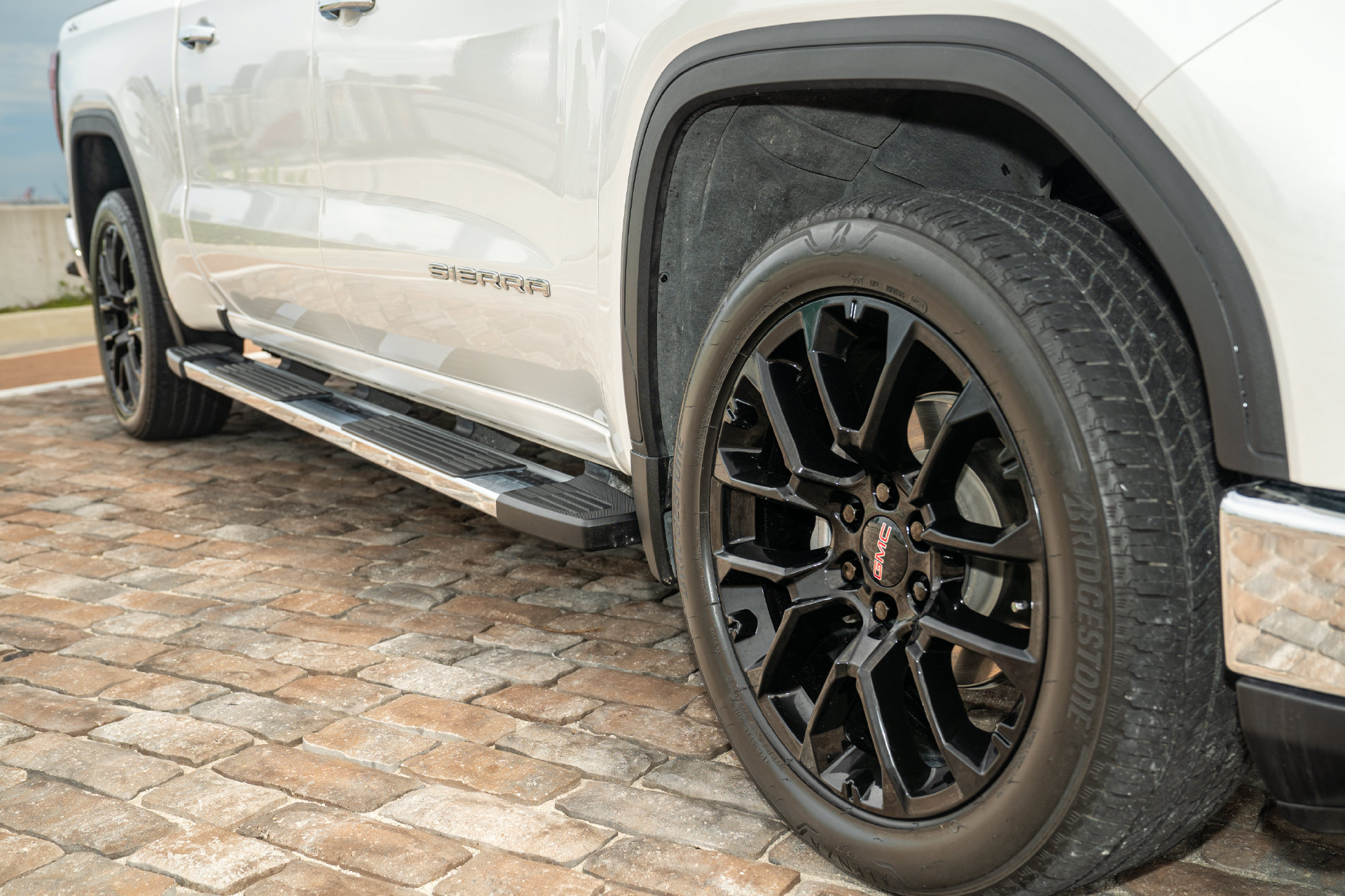 Used 2025 GMC Sierra 1500 SLT w/ SLT Premium Plus Package AWD/4WD image 32