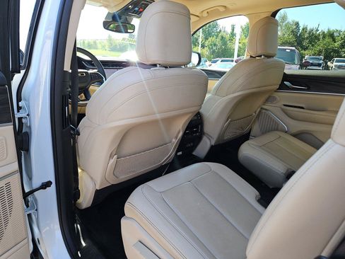 Used 2022 Jeep Grand Cherokee L Limited AWD/4WD image 15