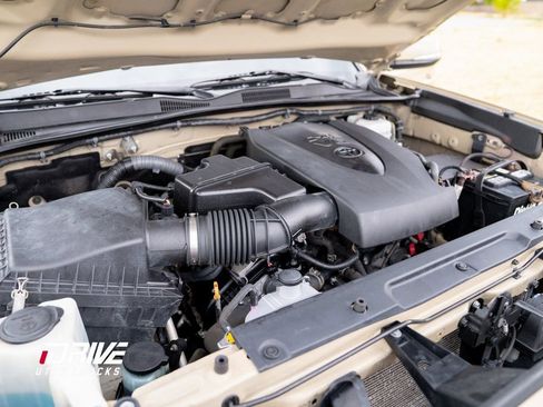 Used 2016 Toyota Tacoma TRD Off-Road w/ Premium & Technology Package image 41