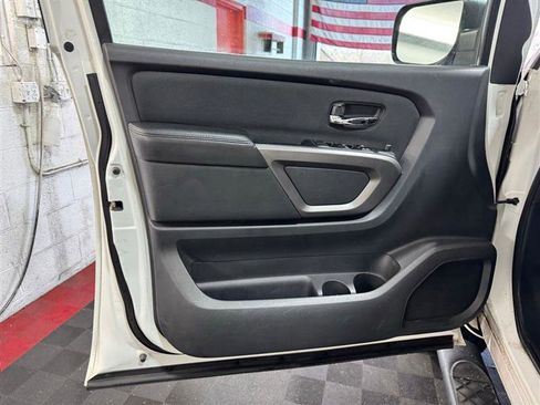 Used 2015 Nissan Titan SV w/ SV Value Truck Package image 8