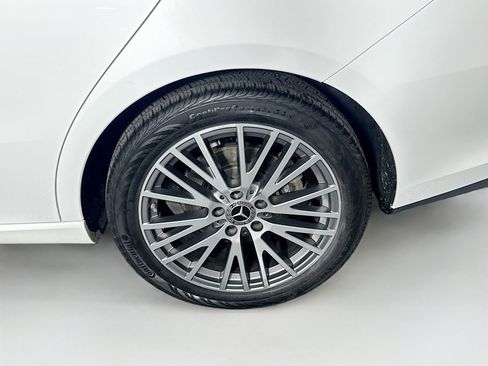 Used 2025 Mercedes-Benz CLA 250 image 11