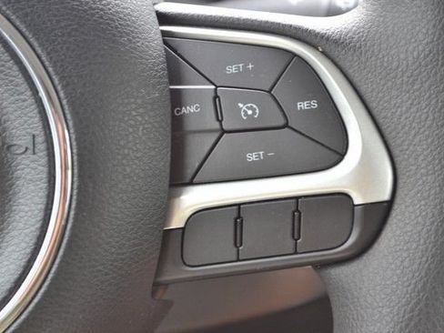 Used 2023 Jeep Renegade Latitude AWD/4WD image 21