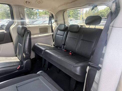 Used 2010 Chrysler Town & Country Touring Plus FWD image 18