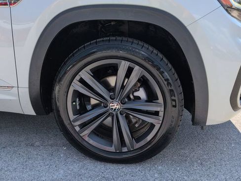 Used 2021 Volkswagen Atlas Cross Sport SE w/ V6 Towing Package FWD image 12
