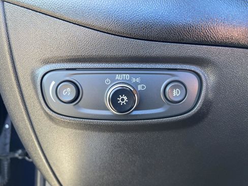 Used 2021 Chevrolet Equinox Premier FWD image 18