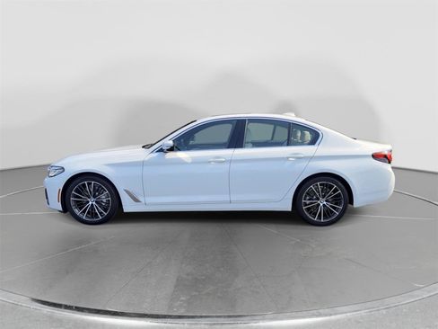 Used 2022 BMW 530i w/ Premium Package RWD image 2