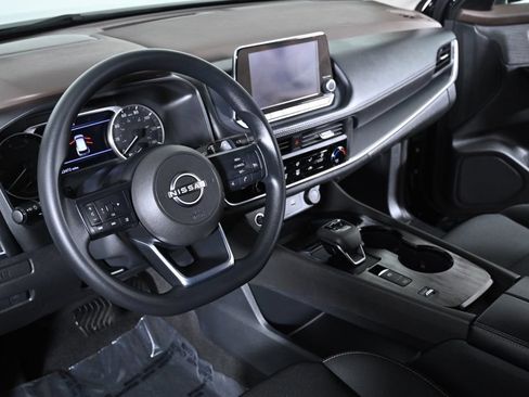 Used 2023 Nissan Rogue S FWD image 9