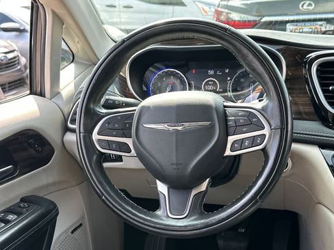 Used 2022 Chrysler Pacifica Limited image 18