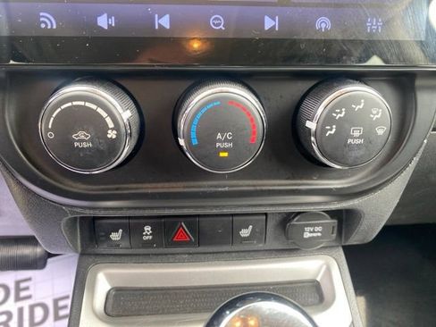 Used 2016 Jeep Compass Latitude FWD image 12