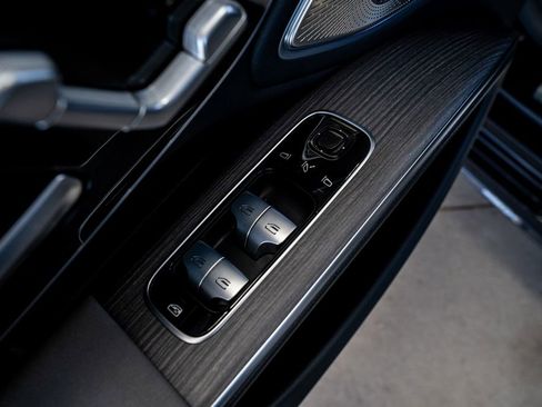 Used 2022 Mercedes-Benz EQS 580 580 image 34