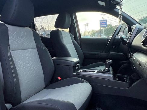 Used 2022 Toyota Tacoma TRD Off-Road image 14