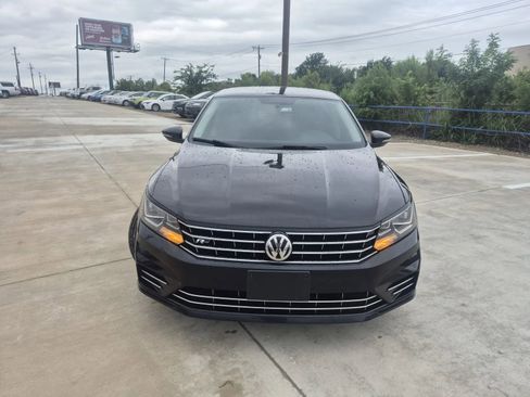 Used 2018 Volkswagen Passat 2.0T R-Line FWD image 3