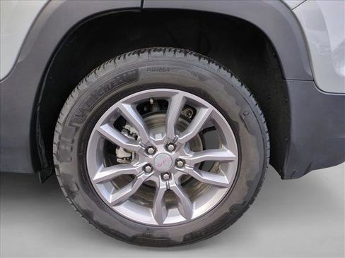 Used 2024 GMC Terrain SLT image 18