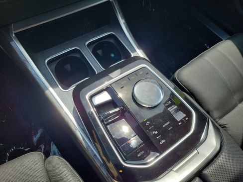 Certified 2024 BMW i7 xDrive60 w/ Executive Package AWD/4WD image 15