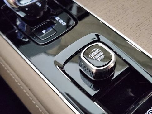 New 2026 Volvo XC90 B6 Plus w/ Protection Package Premier AWD/4WD image 21