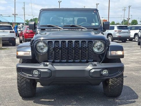 Used 2022 Jeep Gladiator Sport AWD/4WD image 3
