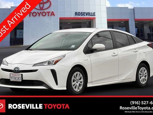 Used 2022 Toyota Prius LE FWD image 1