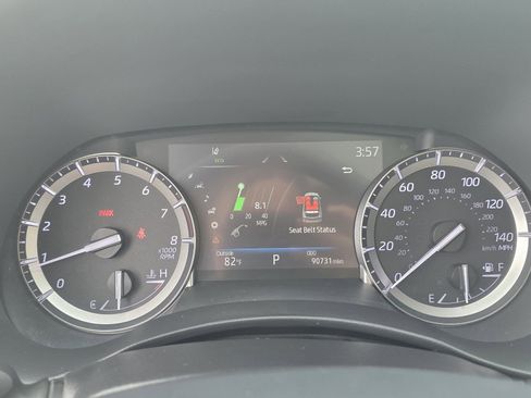 Used 2022 Toyota Highlander XLE FWD image 11