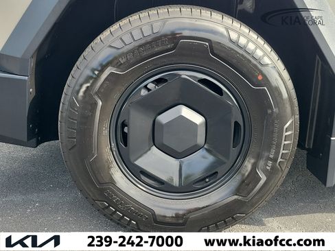 Used 2026 Tesla Cybertruck AWD Crew Cab image 9