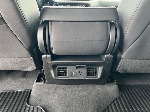 Used 2025 Chevrolet Silverado 1500 LT RWD image 41