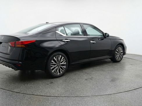 Used 2025 Nissan Altima 2.5 SV image 9