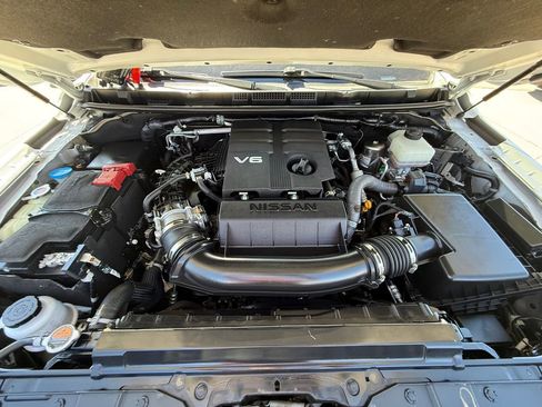 Used 2023 Nissan Frontier SV w/ Technology Package RWD image 37
