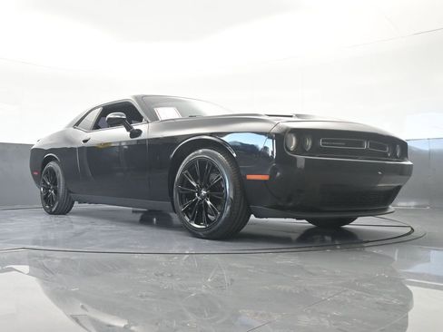 Used 2019 Dodge Challenger SXT image 60