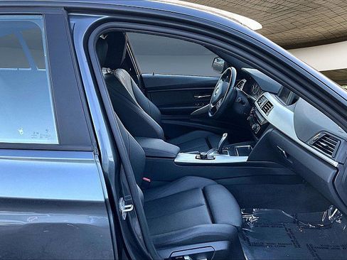 Used 2018 BMW 320i xDrive Sedan image 7