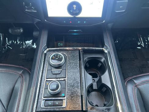 Used 2024 Ford Expedition Limited image 13