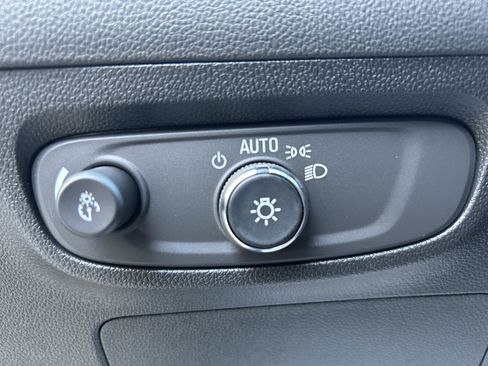 Used 2025 Buick Encore GX Avenir w/ Avenir Technology Package image 16