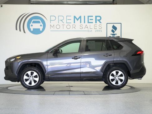 Used 2022 Toyota RAV4 LE image 2