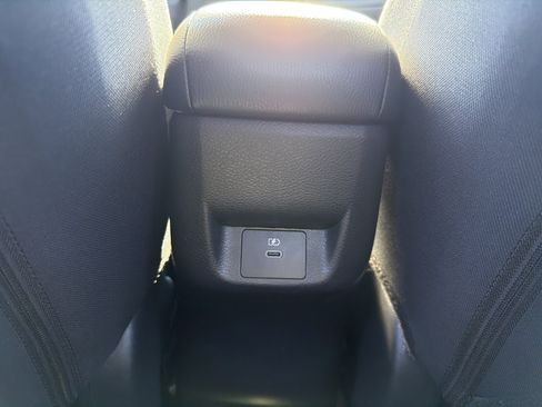 Used 2023 Nissan Versa SV image 5