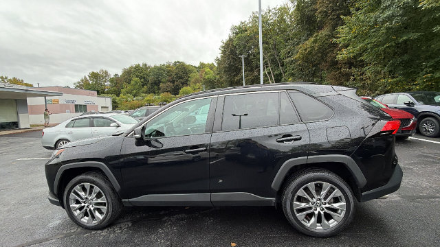 Used 2022 Toyota RAV4 XLE Premium FWD image 8