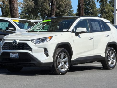 Used 2020 Toyota RAV4 Limited AWD/4WD image 9