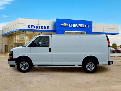 Used 2024 GMC Savana 2500 w/ Driver Convenience Package RWD image 4
