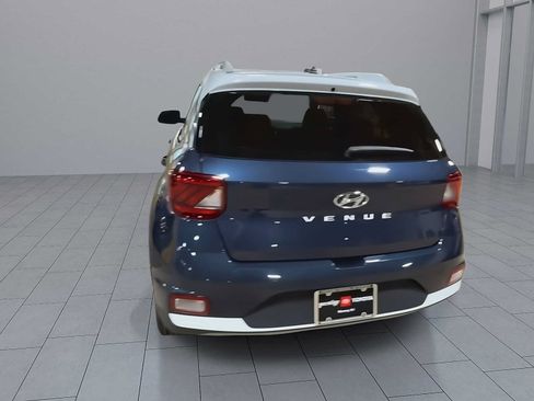 Used 2023 Hyundai Venue Limited FWD image 7