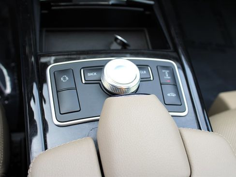 Used 2011 Mercedes-Benz E 550 4MATIC Sedan image 29