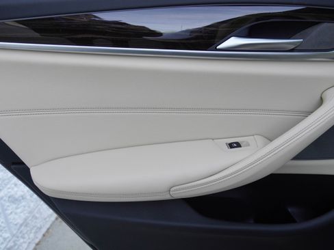 Used 2021 BMW 540i w/ Premium Package image 32