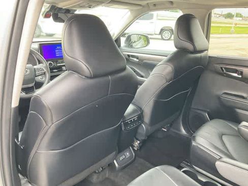 Used 2024 Toyota Highlander Limited AWD/4WD image 15