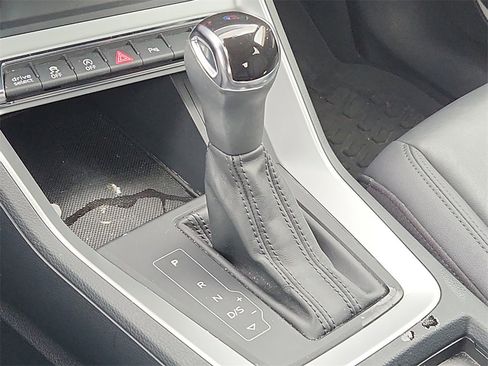 Used 2020 Audi Q3 2.0T Premium image 24