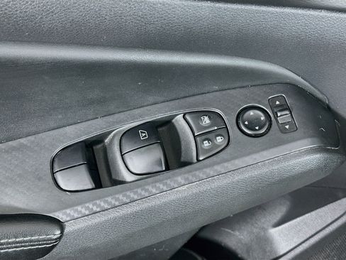 Used 2025 Nissan Altima 2.5 SV FWD image 15