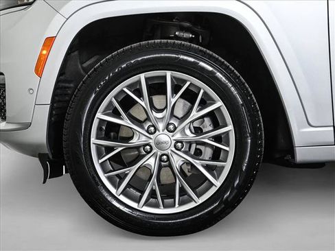 Used 2023 Jeep Grand Cherokee L Summit w/ Advanced Protech Group IV AWD/4WD image 26