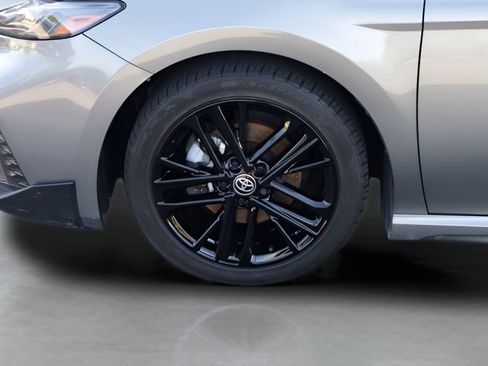 Used 2025 Toyota Camry SE FWD image 3