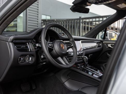 Certified 2026 Porsche Macan GTS AWD/4WD image 4