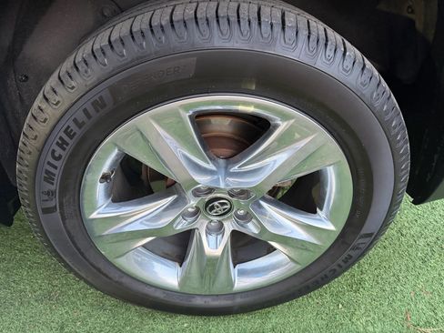Used 2019 Toyota Highlander Limited image 11