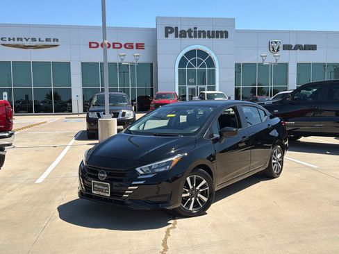 Used 2025 Nissan Versa SV FWD image 1