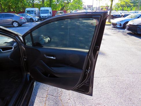 Used 2021 Toyota Corolla LE FWD image 21