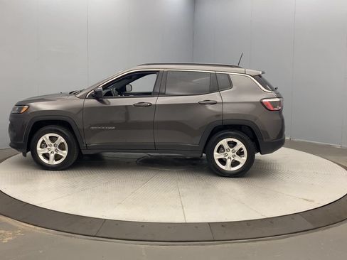 Used 2023 Jeep Compass Latitude w/ Convenience Group AWD/4WD image 2