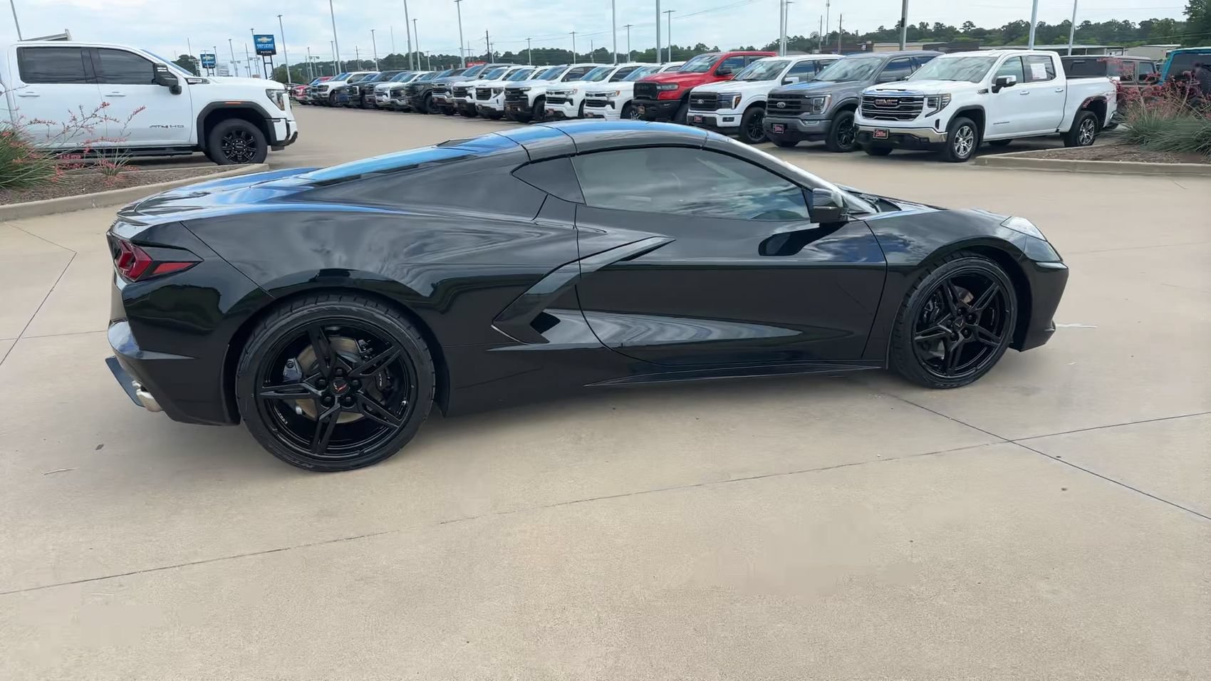 Used 2025 Chevrolet Corvette Stingray Premium Cpe w/ 3LT RWD image 8